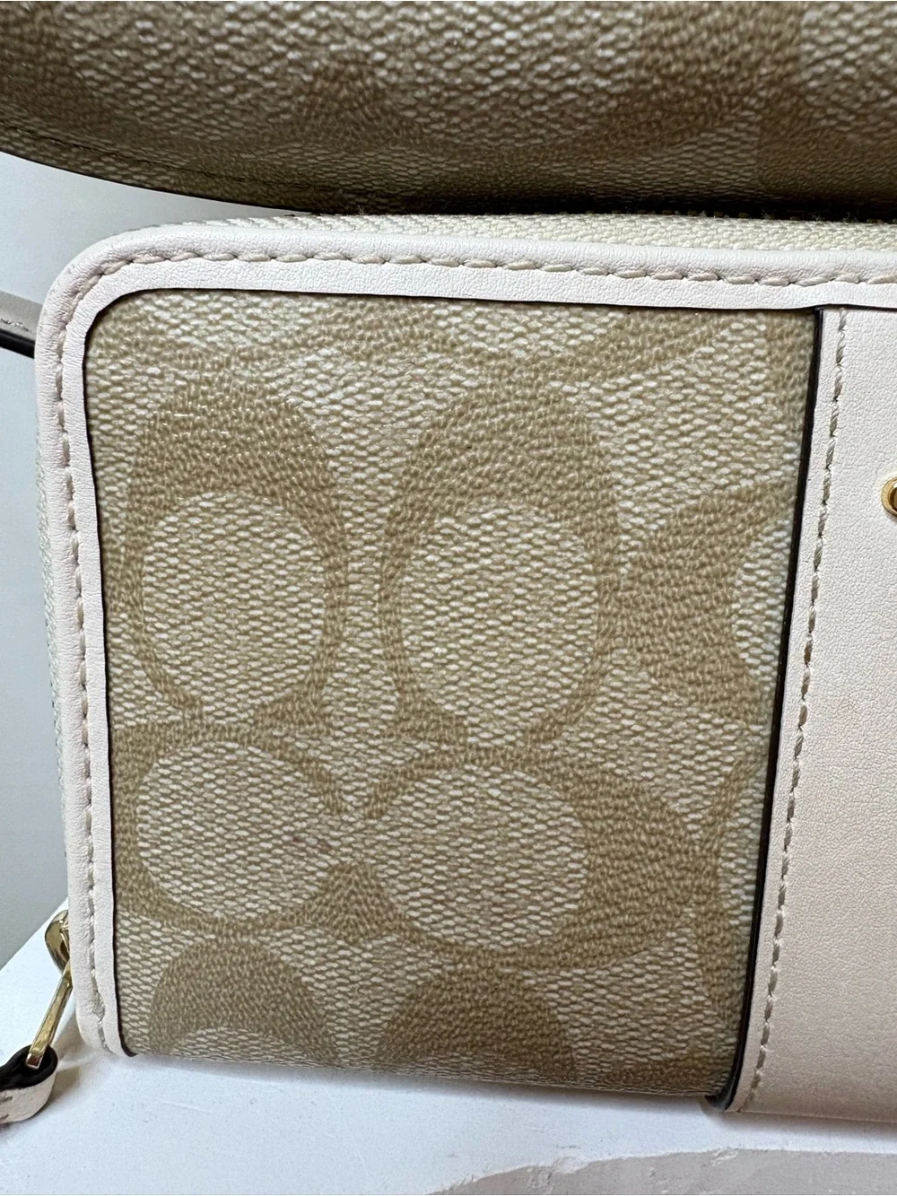 Coach Beige Signature Canvas Shoulder Bag with White Trim and Matching Wallet - Picture 3 of 16